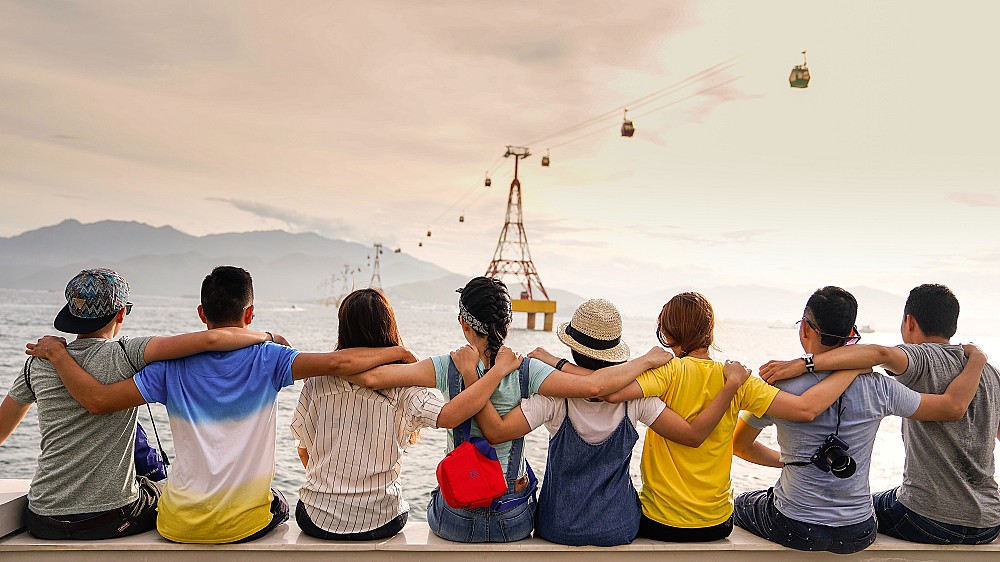 The best platforms for building integrations with HRIS tools for modern compensation teams